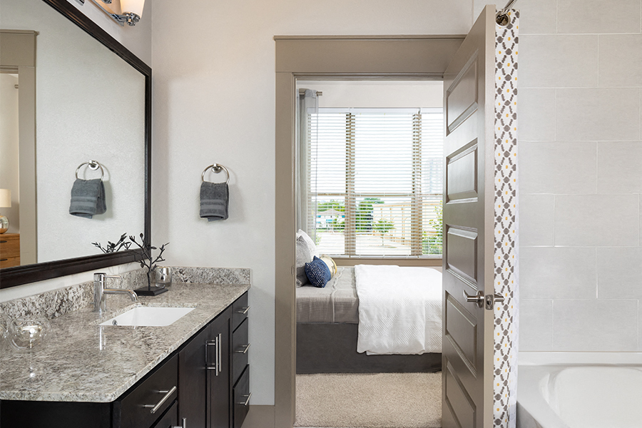 Strata Apartments - Dallas, TX - bathroom