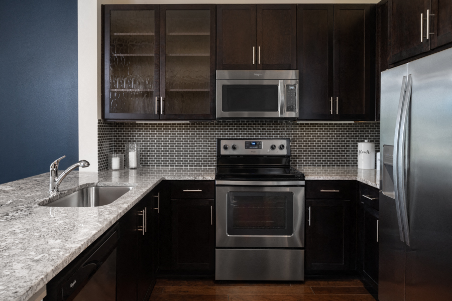 Strata Apartments - Dallas, TX - stainless steel appliances