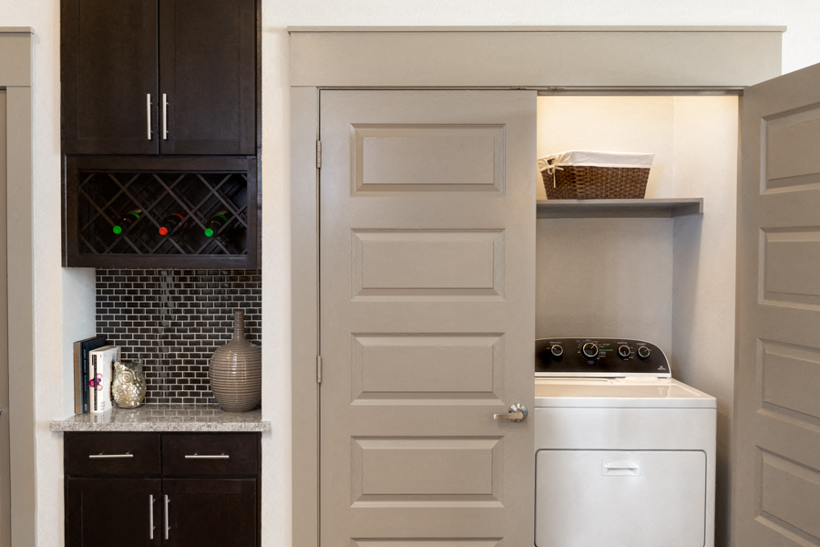 Strata Apartments - Dallas, TX - washer and dryer