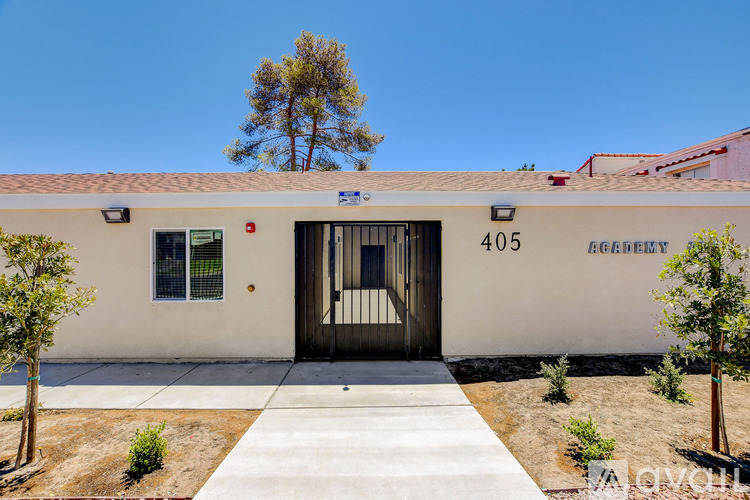 The image shows a building with the number 405 and the name "Laguna" on it.