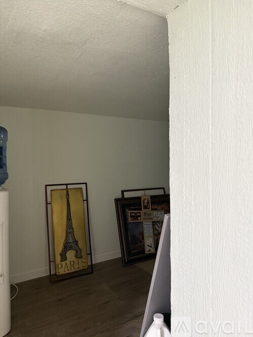 A picture of the Eiffel Tower is on the wall.