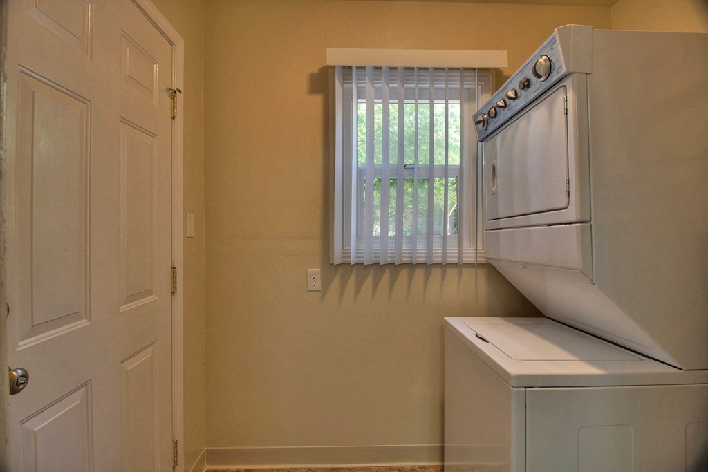 A small room with a washing machine and dryer.