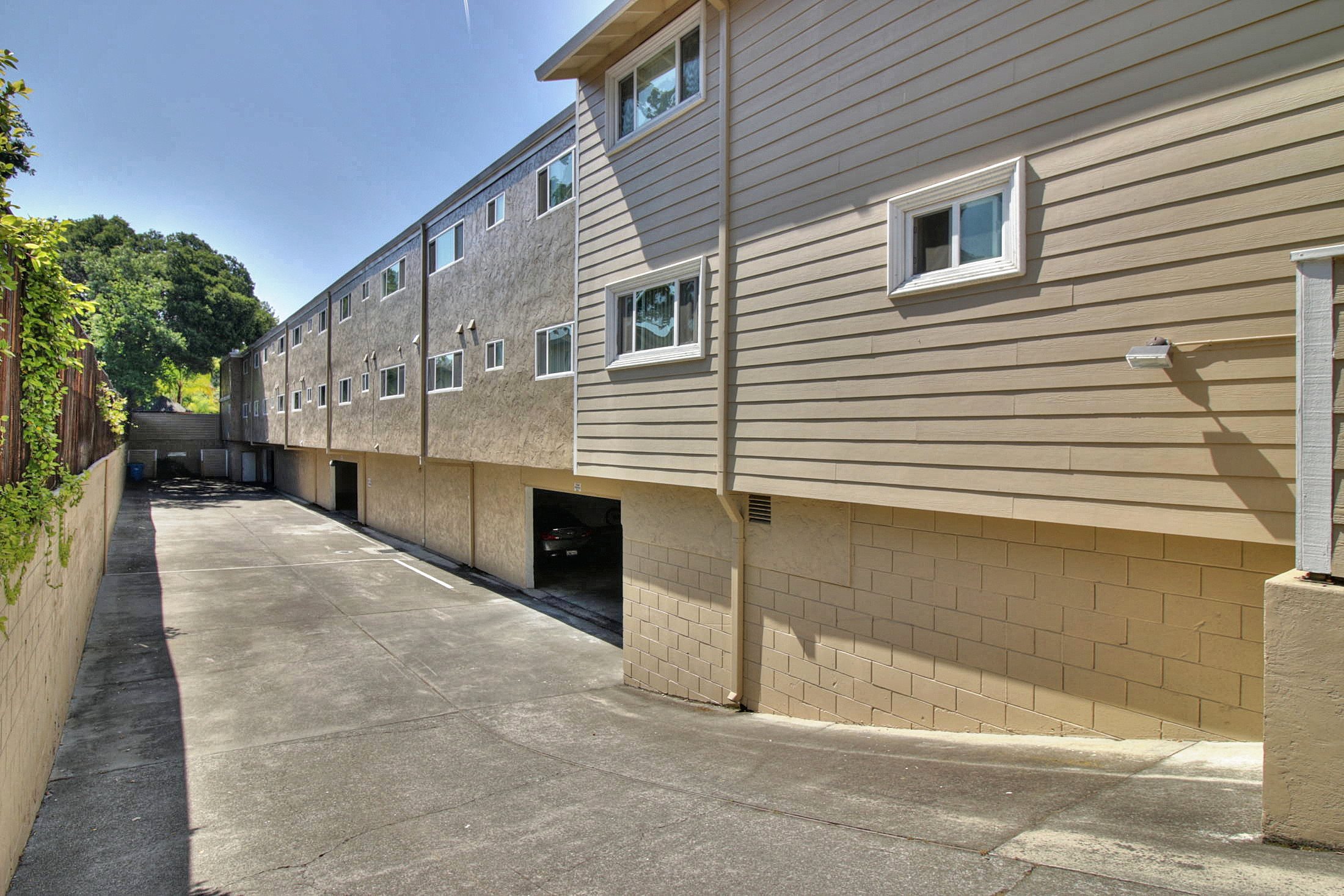 Photos and Video of Menlo Park West Apartments in Menlo Park, CA