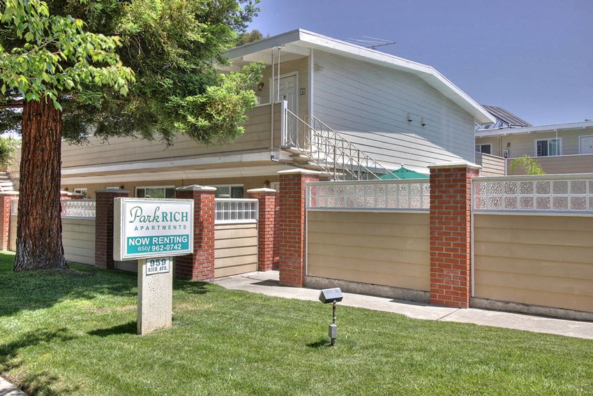 959 Rich Avenue Studio-1 Bed Apartment, Affordable for Rent - Photo Gallery 1
