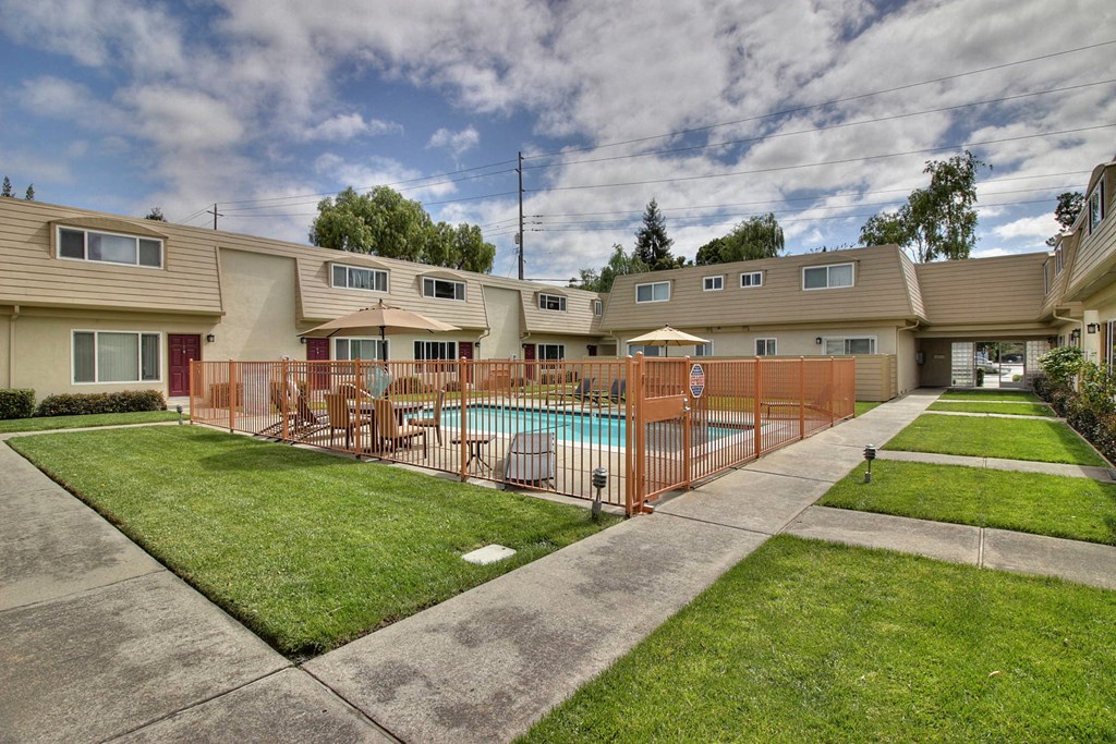 courtyard, grass and walkways at St. Croix, Mountain View, CA