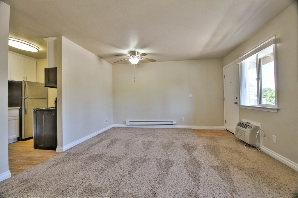 Carpeted Living Area at Sunnyvale Town Center, Sunnyvale, CA