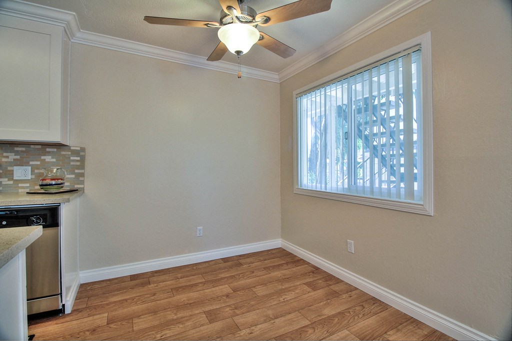 Bay Windows at Sunnyvale Town Center, Sunnyvale, California
