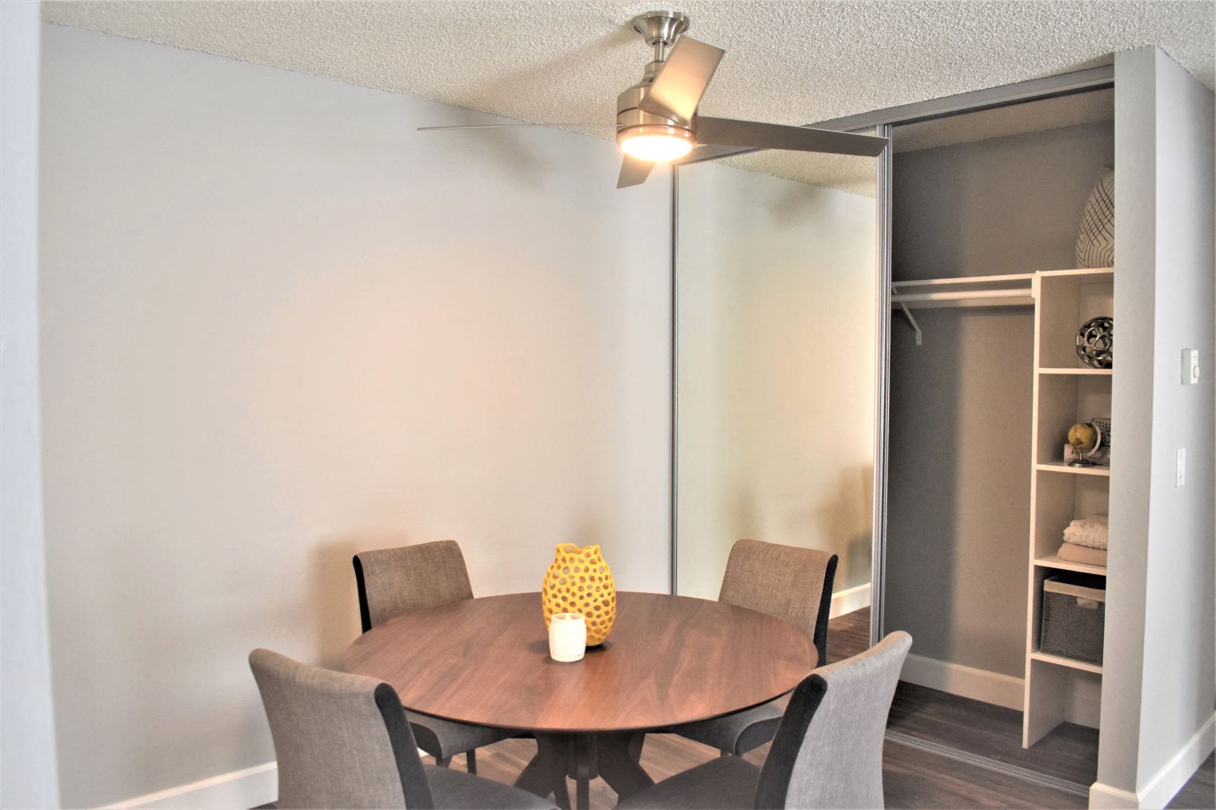 Dining Area at Sunnyvale Town Center, Sunnyvale