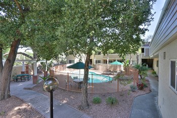 550 Tyndall Street 2 Beds Apartment for Rent - Photo Gallery 6
