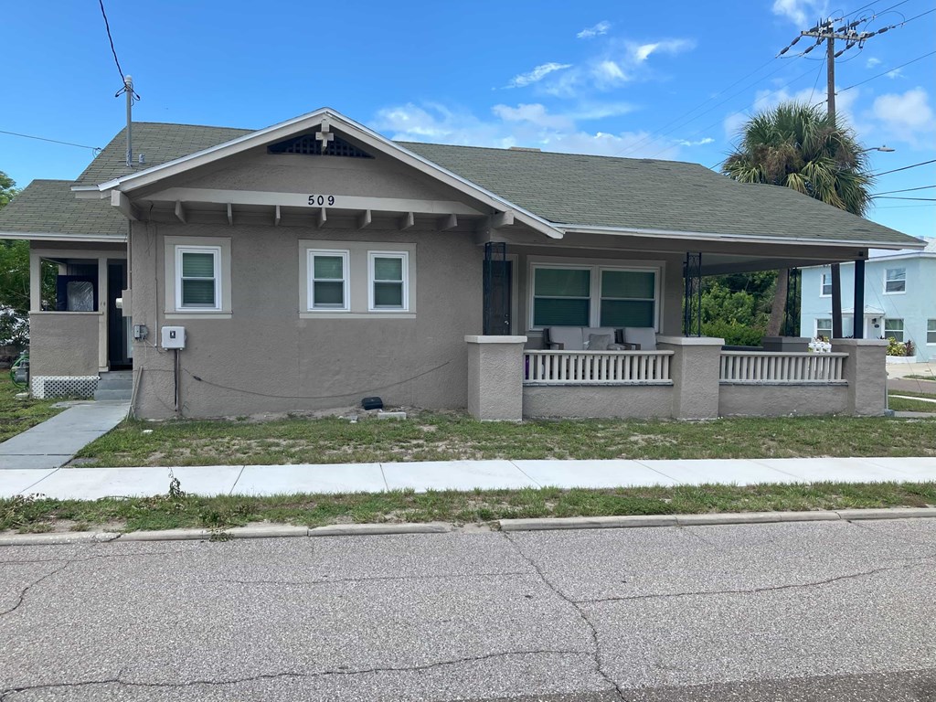 A house with the number 509 on the roof.
