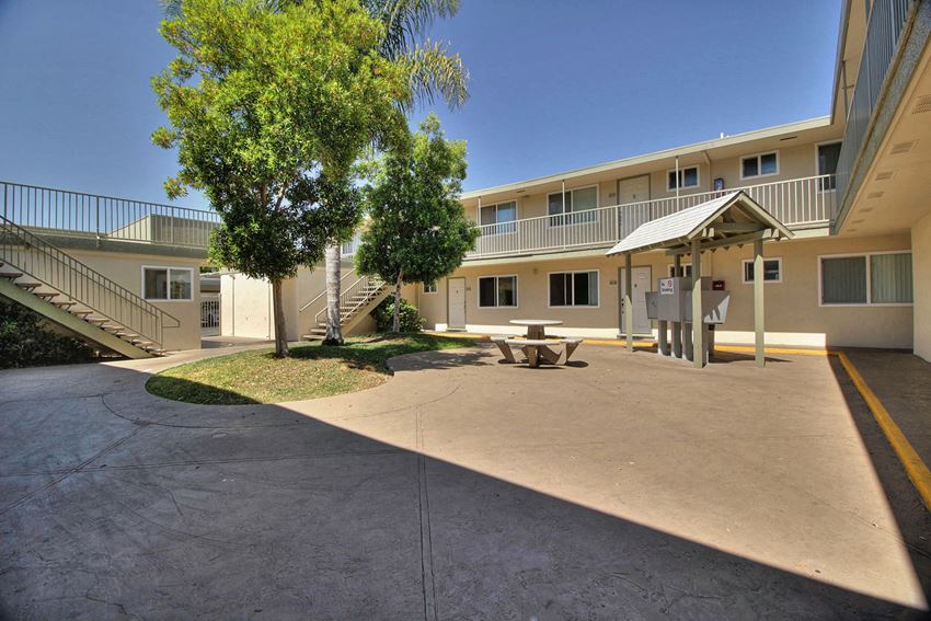2045 Latham Street 1-2 Beds Apartment for Rent - Photo Gallery