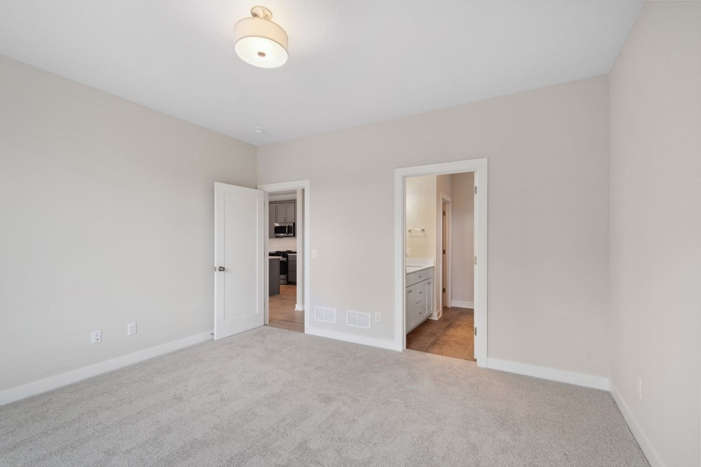 A room with a carpeted floor and a ceiling light.