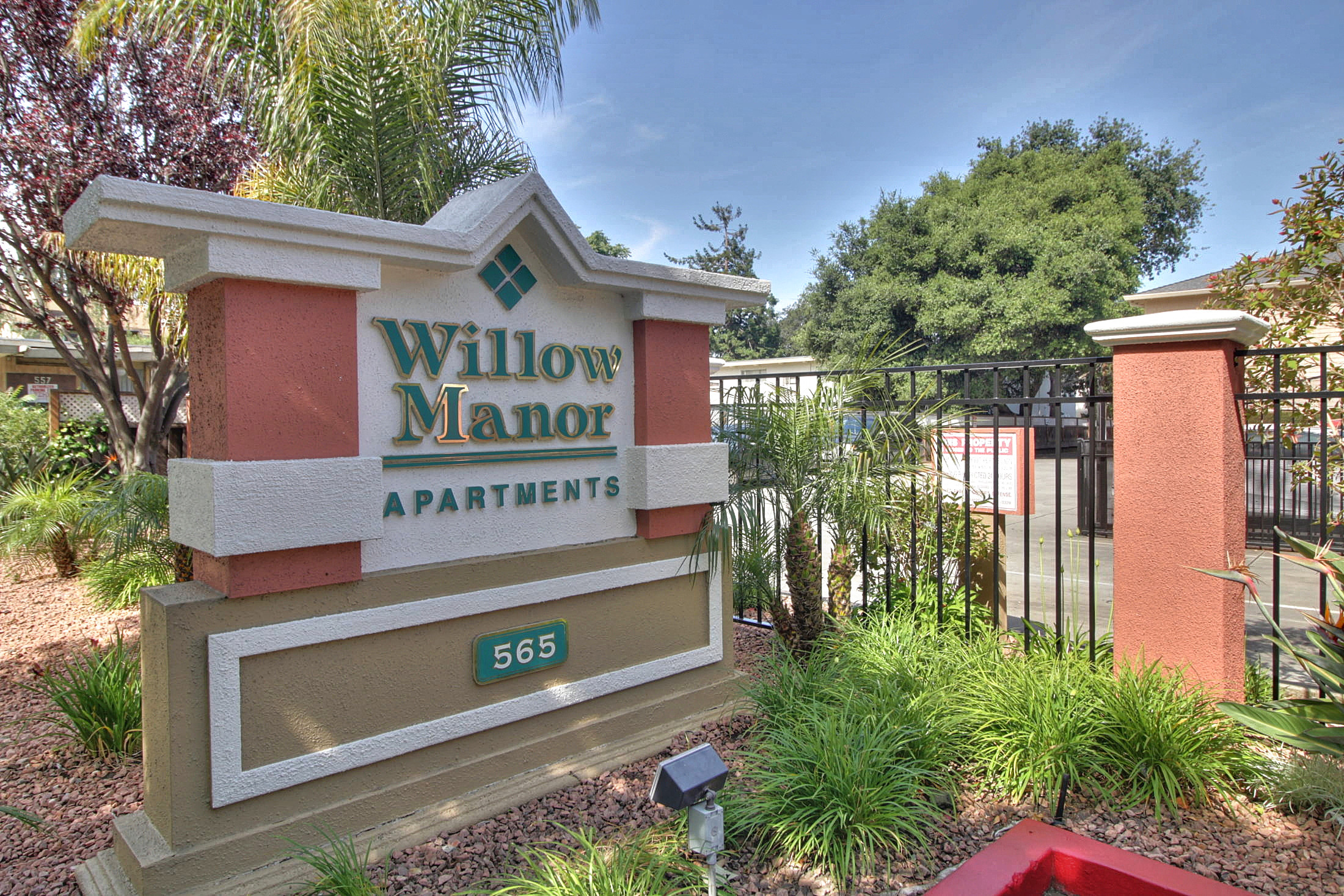 Willow Manor Apartments in Menlo Park, CA
