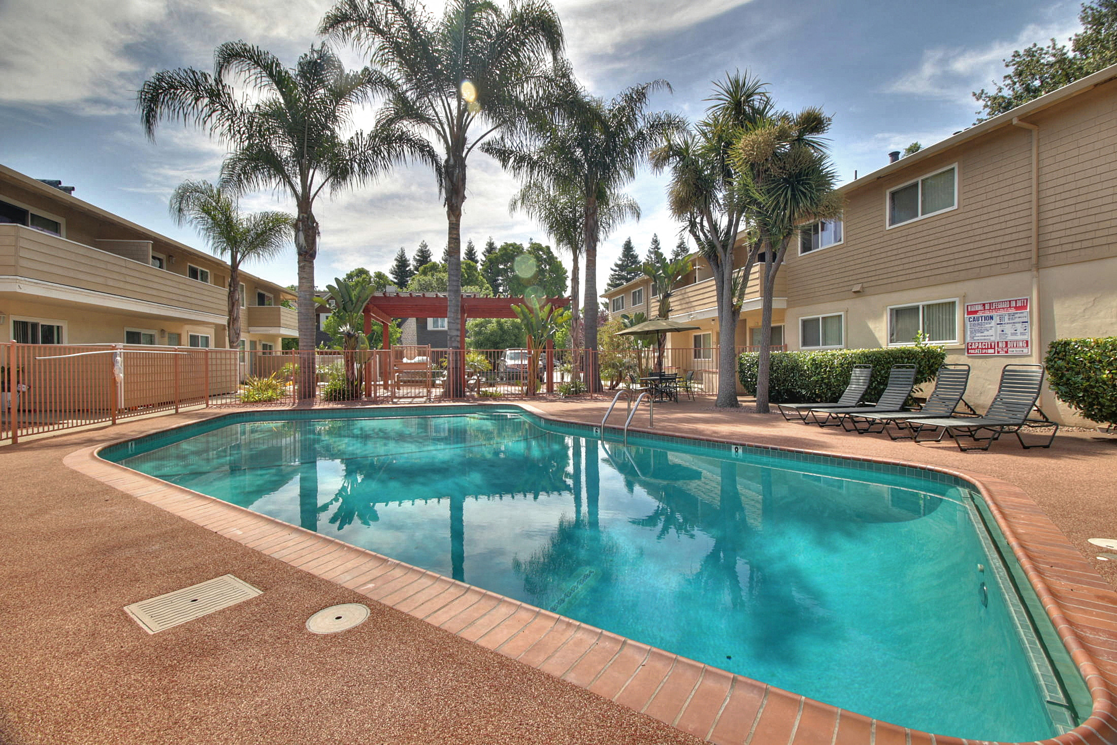 Willow Manor Apartments in Menlo Park, CA