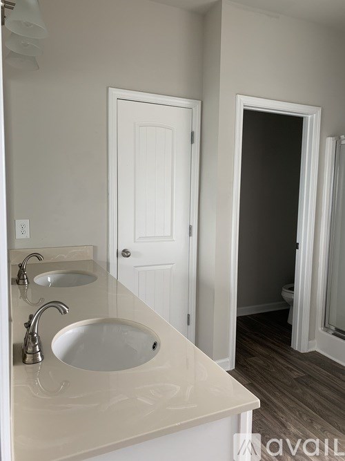 A bathroom with a sink and mirror.