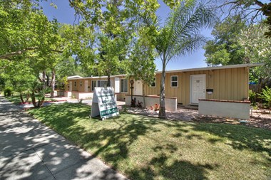 431 - 439, 445 - 453 Stanford Avenue 1 Bed Apartment for Rent