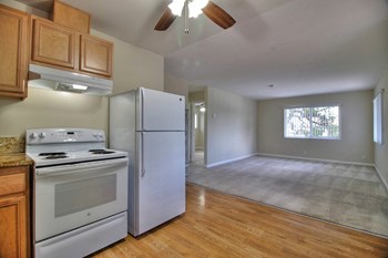 522 W Fremont Avenue 1-2 Beds Apartment for Rent - Photo Gallery 4