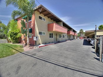 1565 Monroe Street 1-2 Beds Apartment for Rent - Photo Gallery 2