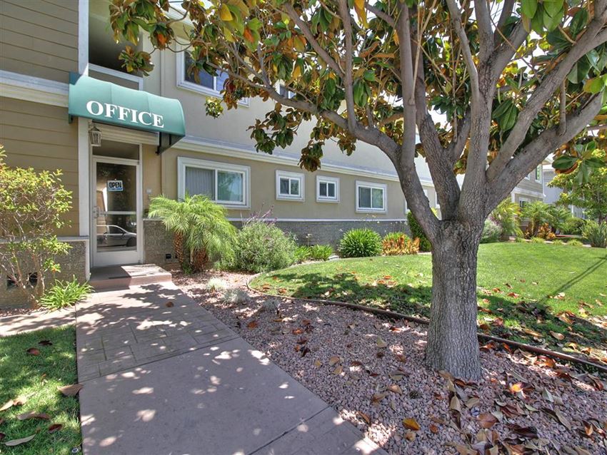 2090 Latham Street 1-2 Beds Apartment for Rent - Photo Gallery