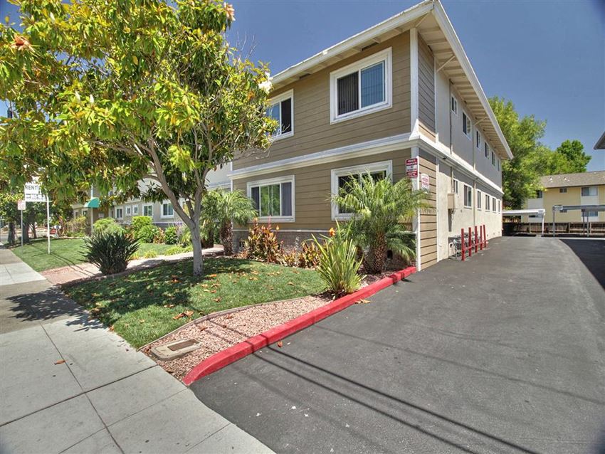 2090 Latham Street 1-2 Beds Apartment for Rent - Photo Gallery