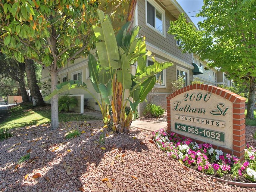 2090 Latham Street 1-2 Beds Apartment for Rent - Photo Gallery 1