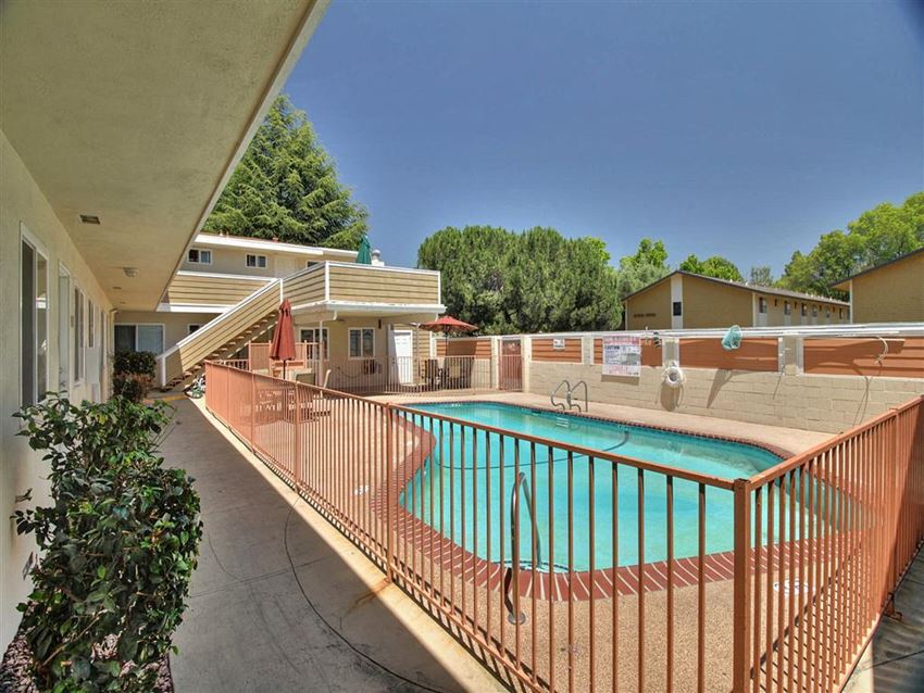 2090 Latham Street 1-2 Beds Apartment for Rent - Photo Gallery