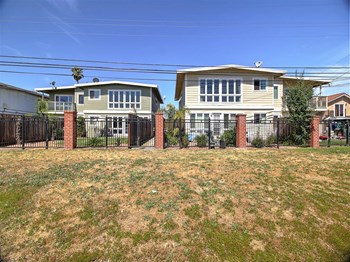 3301, 3305 Los Prados Street 2-3 Beds Apartment for Rent - Photo Gallery 5