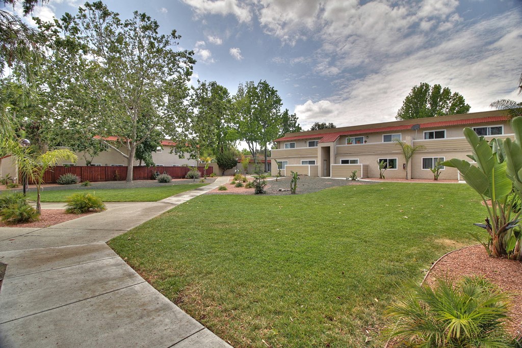 Courtyard With Green Space at Casa Alberta Apartments, Sunnyvale