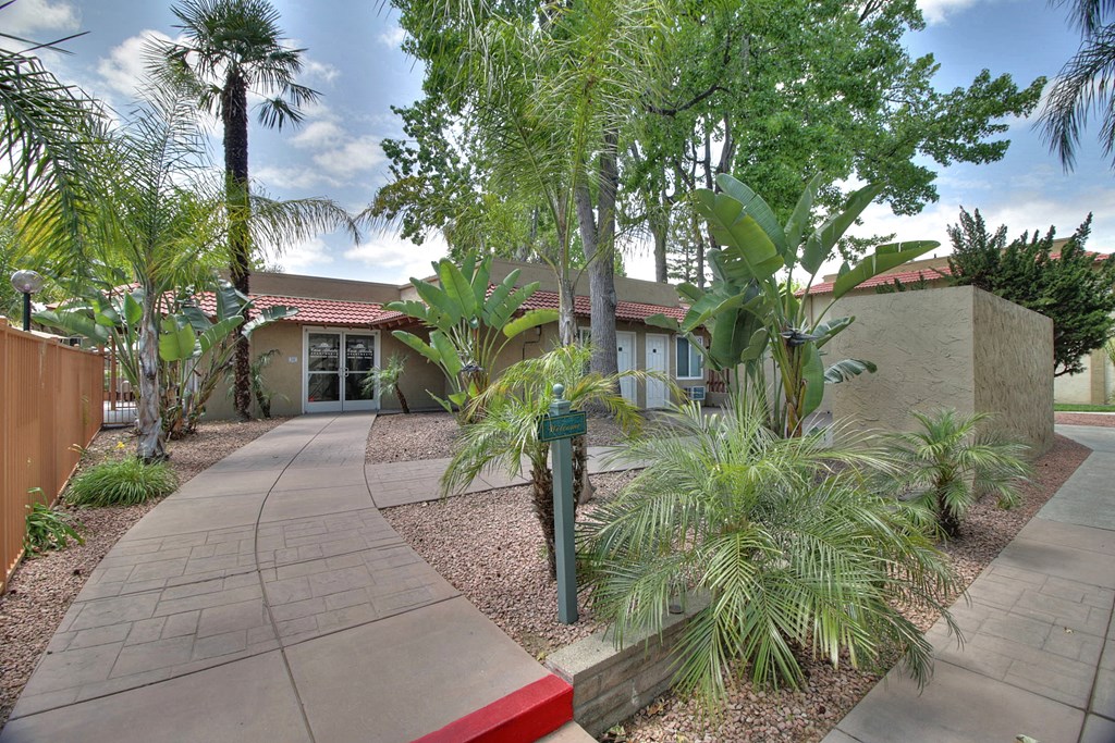 Courtyard at Casa Alberta Apartments, Sunnyvale, CA
