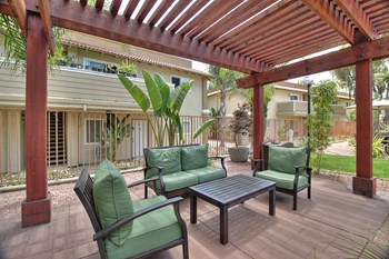 Community Patio Community Patio at Casa Alberta Apartments, Sunnyvale - Photo Gallery 4