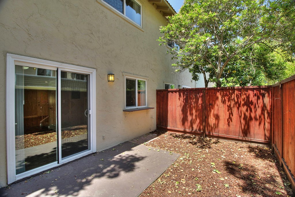 Backyard Patio at Casa Alberta Apartments, Sunnyvale, CA 94087
