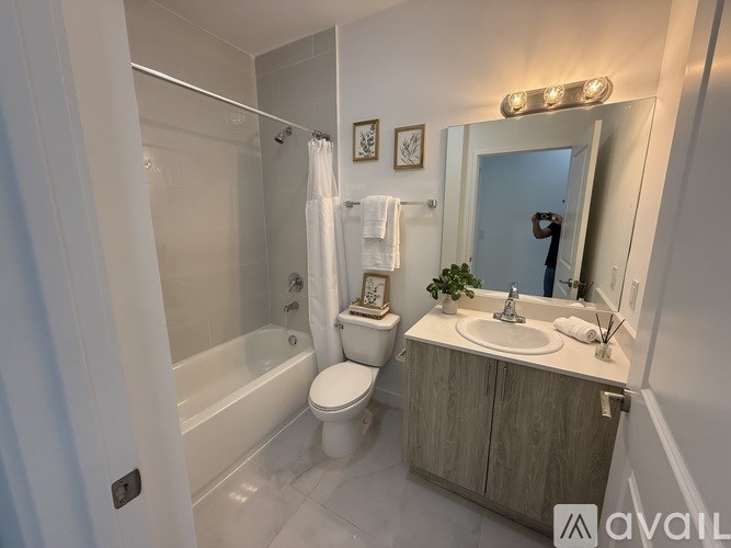 A bathroom with a toilet, sink, and bathtub.