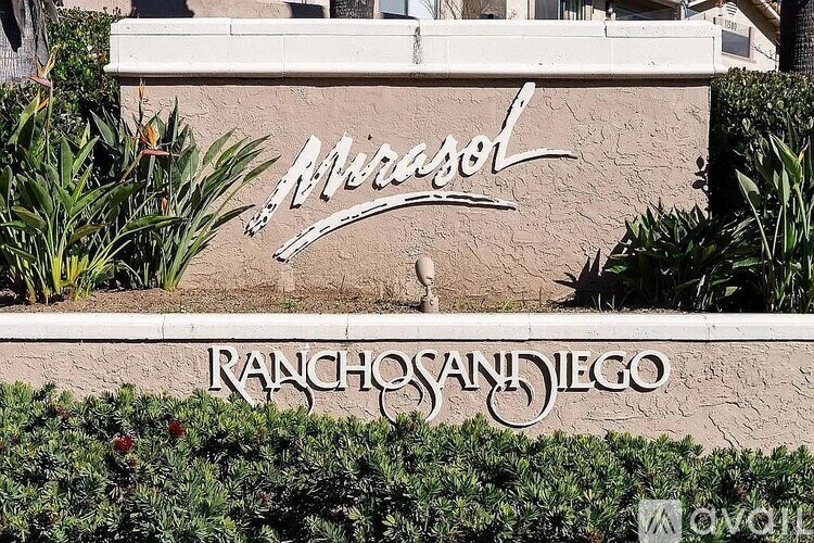 A wall with the word "Arizoso" written on it.