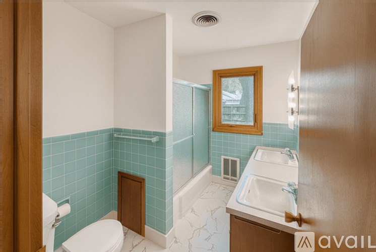 A bathroom with a toilet, sink, and bathtub.