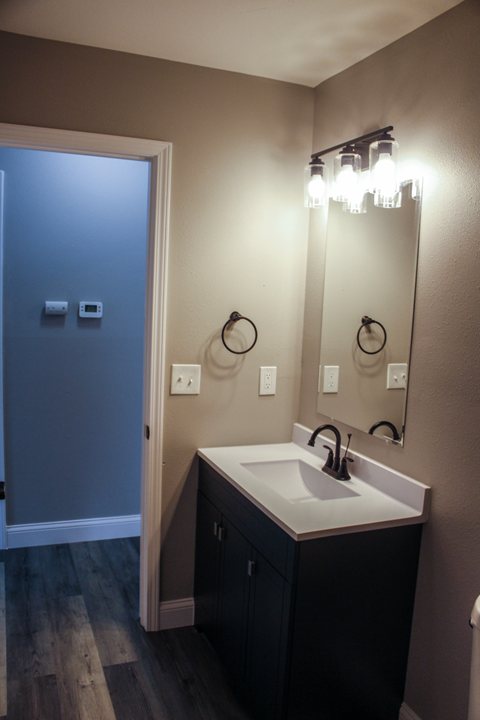 A bathroom with a sink and a mirror.
