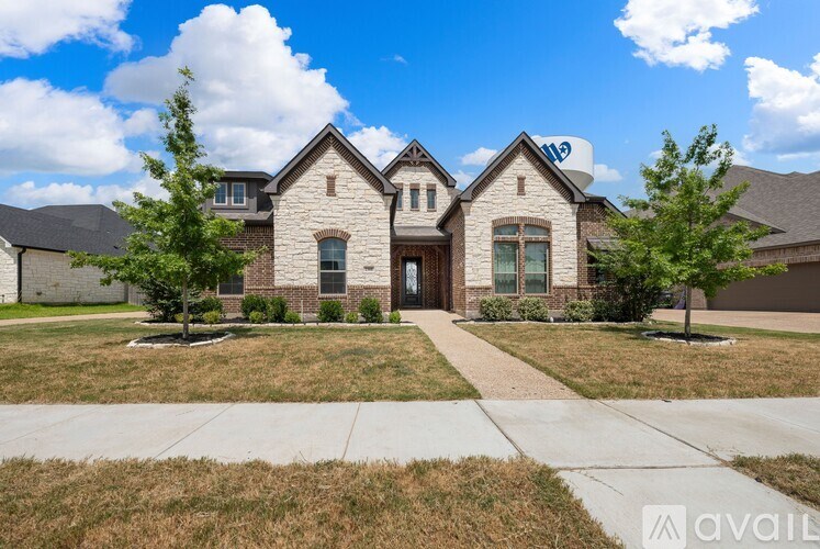 A house with a front yard and a driveway in front of it.