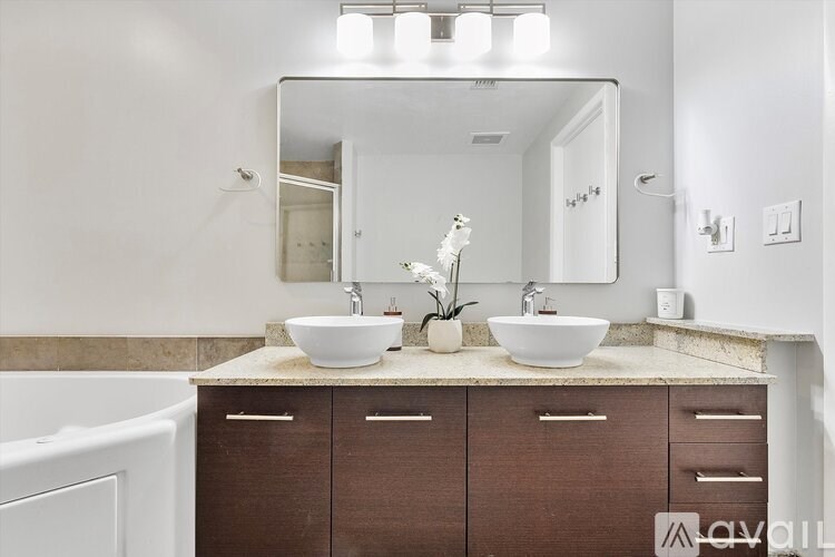 A bathroom with two sinks and a bathtub.
