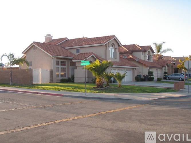 Source URL: https://prod-avail.s3.amazonaws.com/public_images/41506621/listing/82d415a7-eaa4-48b2-a3b3-8edfeb113df9.jpg