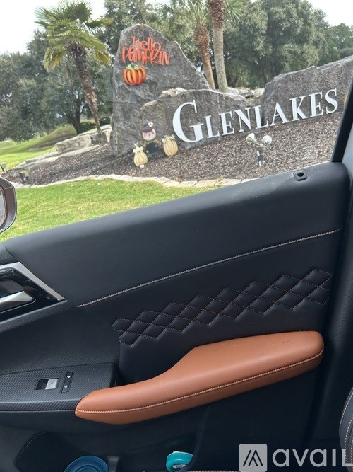 A sign that says Glenlakes is in the background.