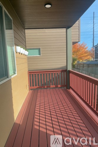 A sign for Felida Community Park is displayed on a pole.