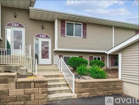 A house with the number 3252 on the front door.