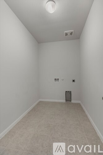 A room with a tiled floor and a ceiling light.