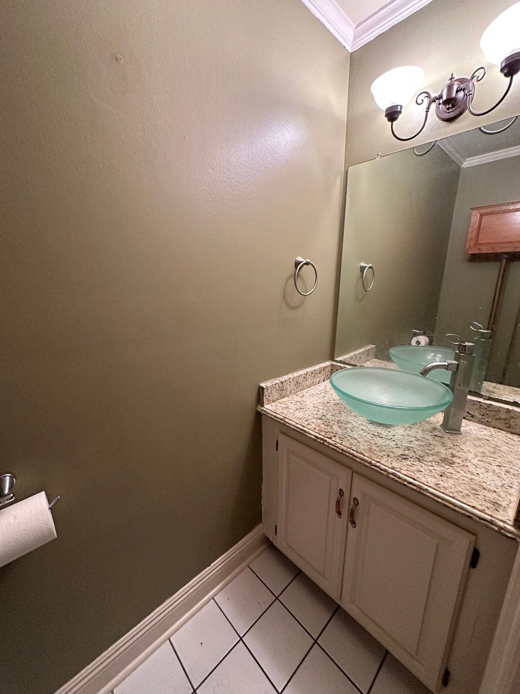 A bathroom with a sink and a mirror.