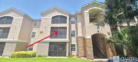 A building with a red arrow pointing to the entrance.