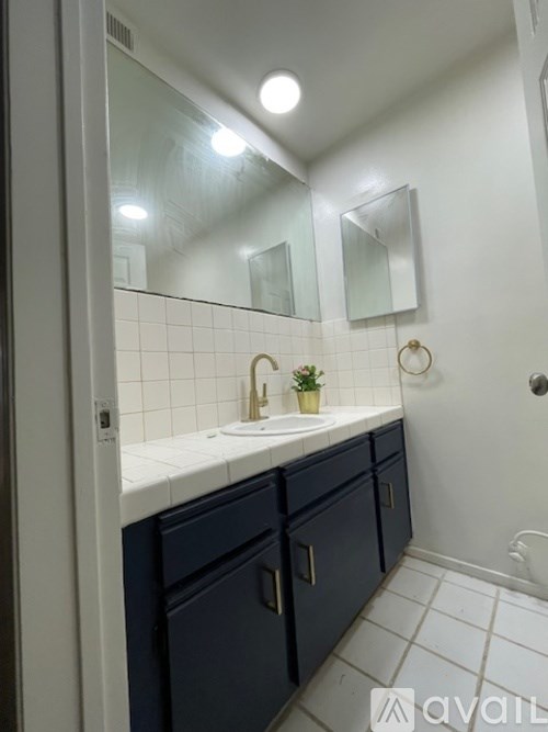 A bathroom with a sink and mirror.