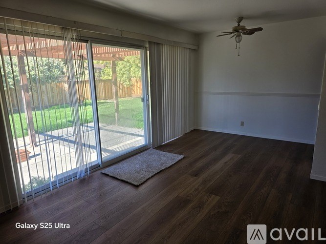 A room with a Galaxy S25 Ultra phone on the wall.