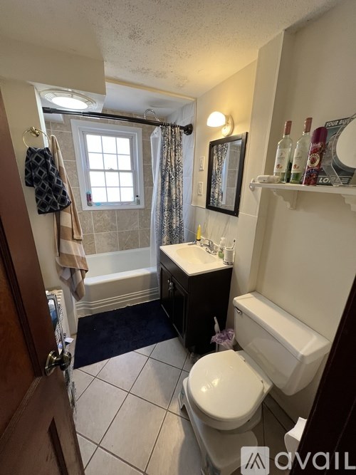 A bathroom with a toilet, sink, and bathtub.