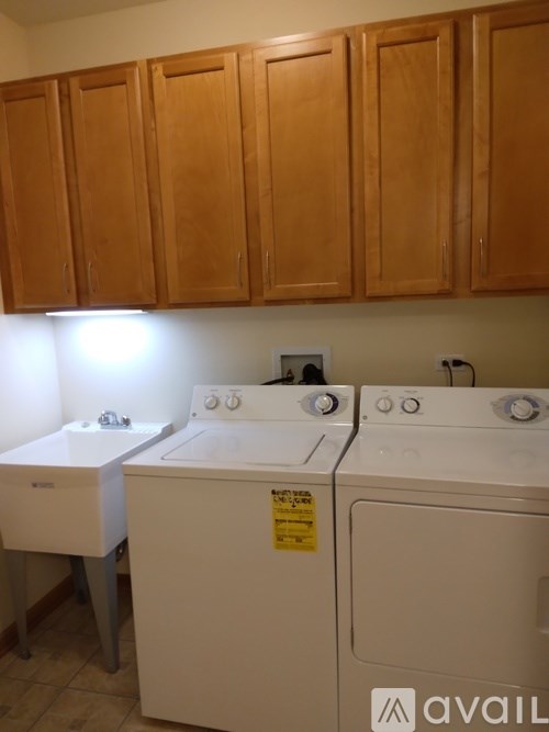 A washer and dryer in a small laundry room.