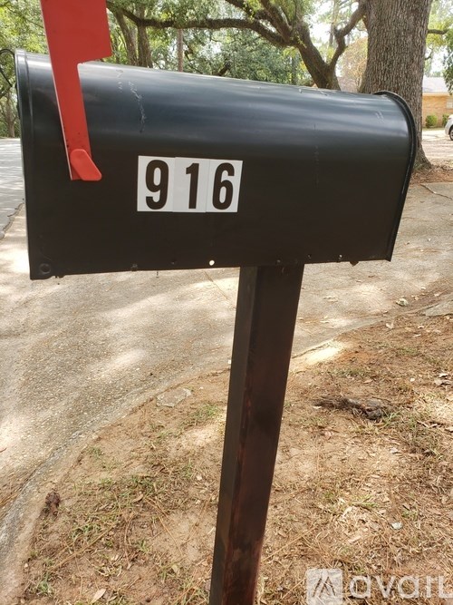 A black mailbox with the number 916 on it.