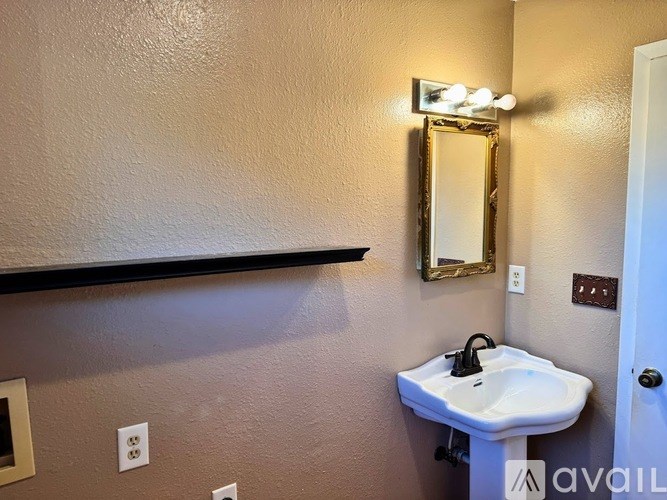 A bathroom with a sink and a mirror.